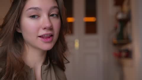 Snapshot of mia_dynasty chatting on 10.05.25 Mia online show from 10.05.25