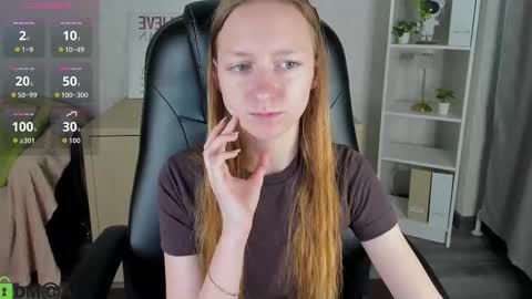 Snapshot of mia_e1fie chatting on 11.03.25 mia_e1fie online show from 11.03.25