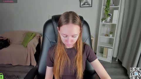 Snapshot of mia_e1fie chatting on 11.04.25 mia_e1fie online show from 11.04.25