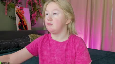 Mia online show from 03.24.26