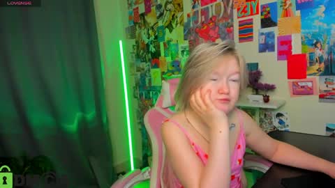 Mia online show from 04.22.26