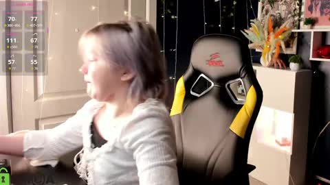 Snapshot of mia_ferd chatting on 05.27.26 Mia online show from 05.27.26