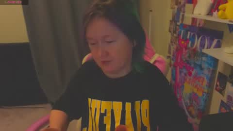 Snapshot of mia_ferd chatting on 07.18.26 Mia online show from 07.18.26