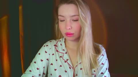 Snapshot of mia_fleur_ chatting on 12.18.24 Mia online show from 12.18.24