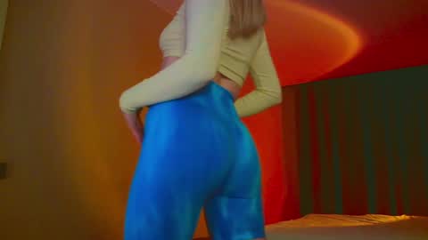 Snapshot of mia_fleur_ chatting on 01.31.25 Mia online show from 01.31.25