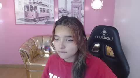 Snapshot of mia_foster_t chatting on 10.05.25 Mia online show from 10.05.25