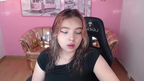 Snapshot of mia_foster_t chatting on 10.07.25 Mia online show from 10.07.25