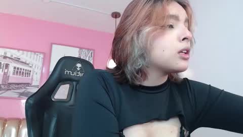 Snapshot of mia_foster_t chatting on 10.23.25 Mia online show from 10.23.25