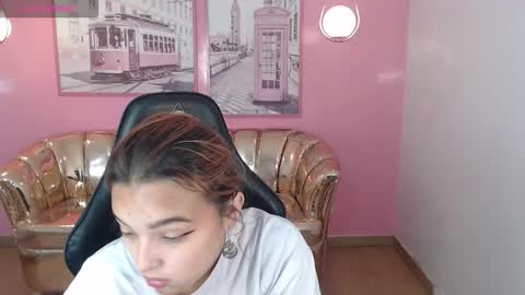 Snapshot of mia_foster_t chatting on 11.01.25 Mia online show from 11.01.25