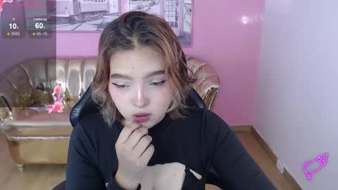 Snapshot of mia_foster_t chatting on 11.06.25 Mia online show from 11.06.25