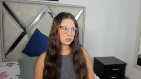 Snapshot of mia_fox3 chatting on 11.02.25 mia fox online show from 11.02.25