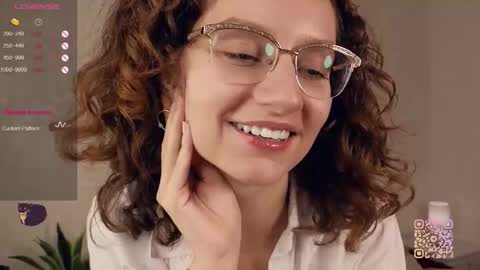 Mia  online show from 09.23.25