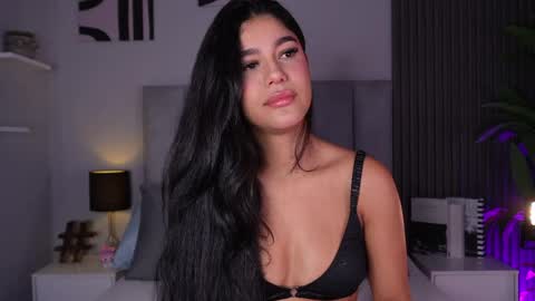 Mia  online show from 04.22.26
