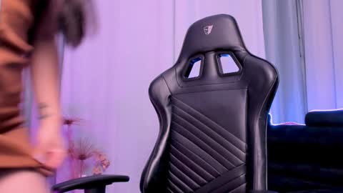 Mia online show from 01.12.25