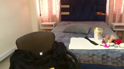  MIA HOLLY  online show from 10.18.25