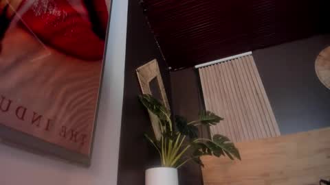 Snapshot of mia_jagger chatting on 09.26.25 Val online show from 09.26.25