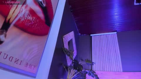 Snapshot of mia_jagger chatting on 10.05.25 Val online show from 10.05.25