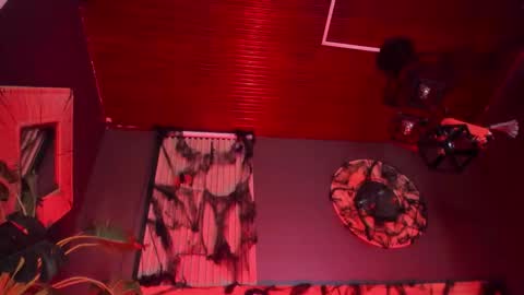 Snapshot of mia_jagger chatting on 10.29.25 Val online show from 10.29.25