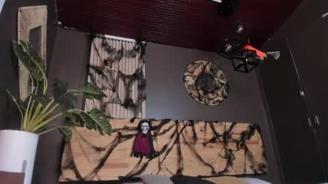 Snapshot of mia_jagger chatting on 10.30.25 Val online show from 10.30.25