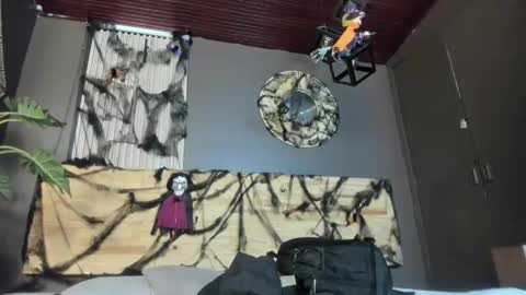 Snapshot of mia_jagger chatting on 11.01.25 Val online show from 11.01.25