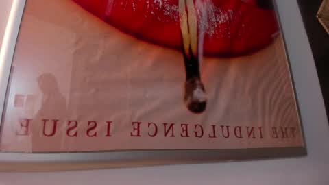 Snapshot of mia_jagger chatting on 11.05.25 Val online show from 11.05.25