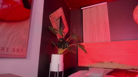 Snapshot of mia_jagger chatting on 11.07.25 Val online show from 11.07.25