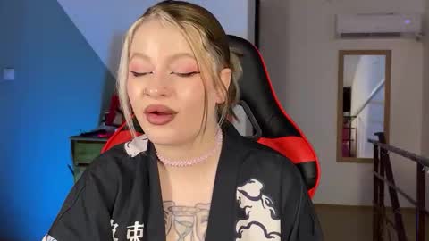 Mia online show from 09.20.25