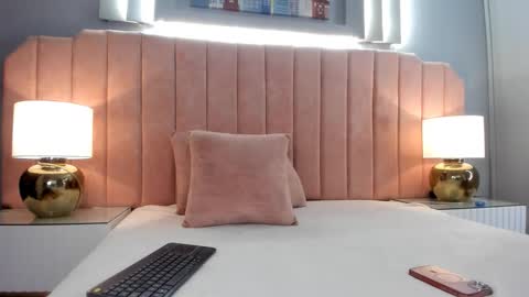 Mia online show from 11.25.25