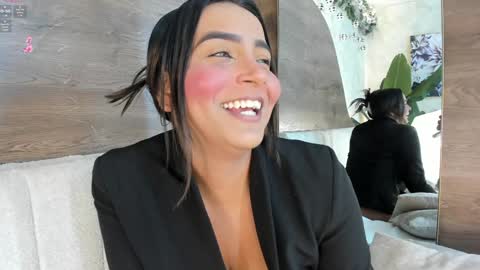mia_lacy online show from 12.22.24