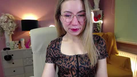 Mia online show from 12.12.24