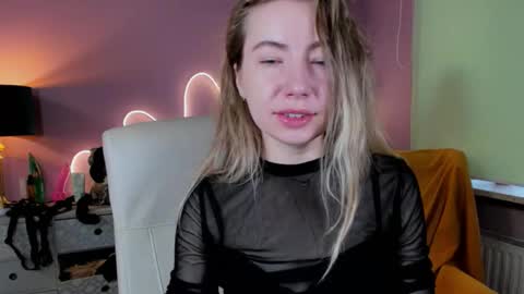 Snapshot of mia_luxx92 chatting on 09.26.25 Mia online show from 09.26.25