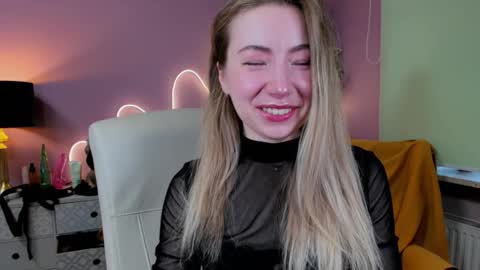 Snapshot of mia_luxx92 chatting on 10.01.25 Mia online show from 10.01.25