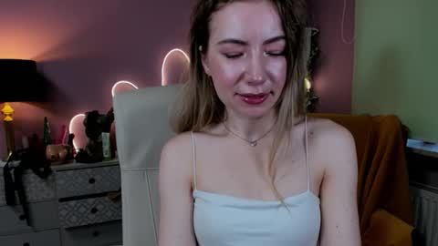 Snapshot of mia_luxx92 chatting on 10.10.25 Mia online show from 10.10.25