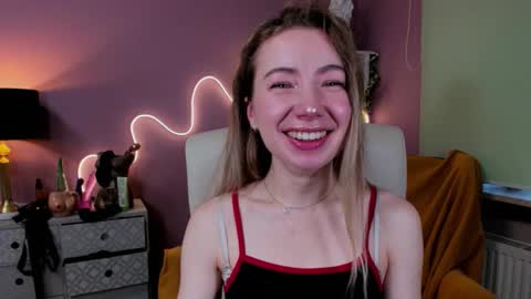 Snapshot of mia_luxx92 chatting on 10.16.25 Mia online show from 10.16.25