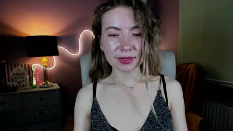 Snapshot of mia_luxx92 chatting on 11.02.25 Mia online show from 11.02.25