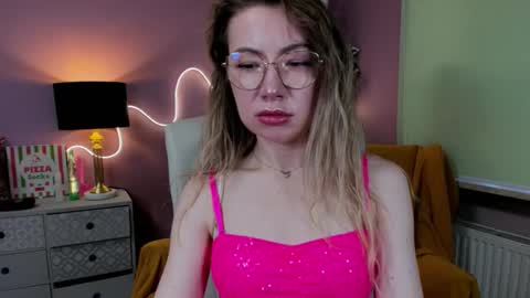 Snapshot of mia_luxx92 chatting on 11.07.25 Mia online show from 11.07.25