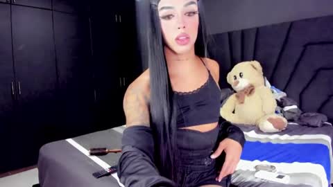 Snapshot of mia_malkova0 chatting on 10.12.25 Mia3 online show from 10.12.25