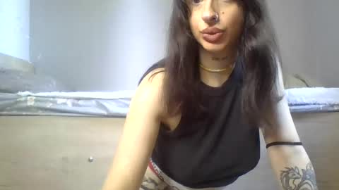 Snapshot of mia_meeeow chatting on 06.16.26 Mia online show from 06.16.26