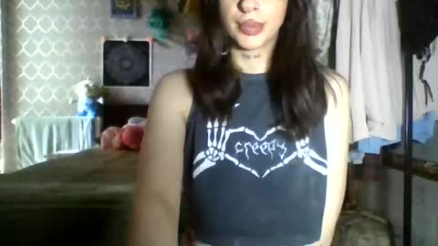 Snapshot of mia_meeeow chatting on 06.23.26 Mia online show from 06.23.26