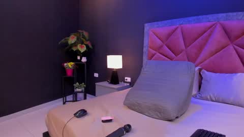 MIA  online show from 04.05.26