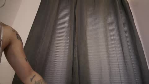 mia independent model online show from 09.30.25