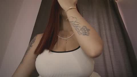 mia independent model online show from 10.22.25