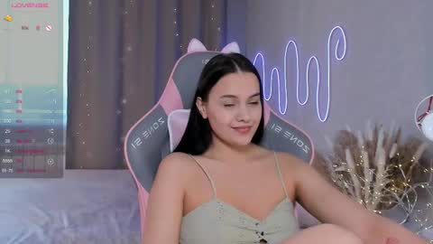 Mia online show from 02.14.25