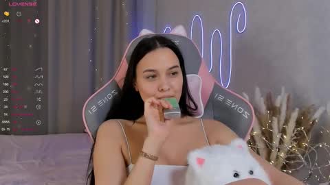 Mia online show from 02.20.25