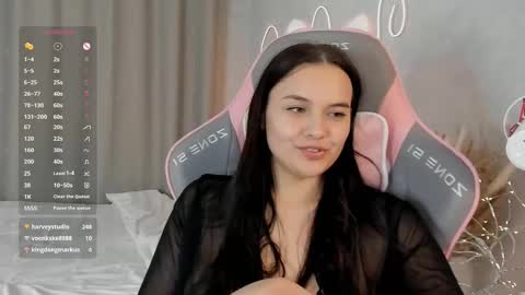 Mia online show from 03.06.25