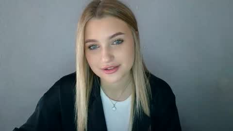 Mia online show from 09.10.25