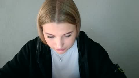 Mia online show from 09.11.25