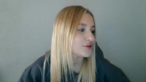 Mia online show from 09.18.25