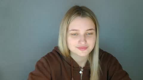 Mia online show from 09.24.25