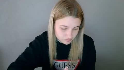 Mia online show from 09.25.25